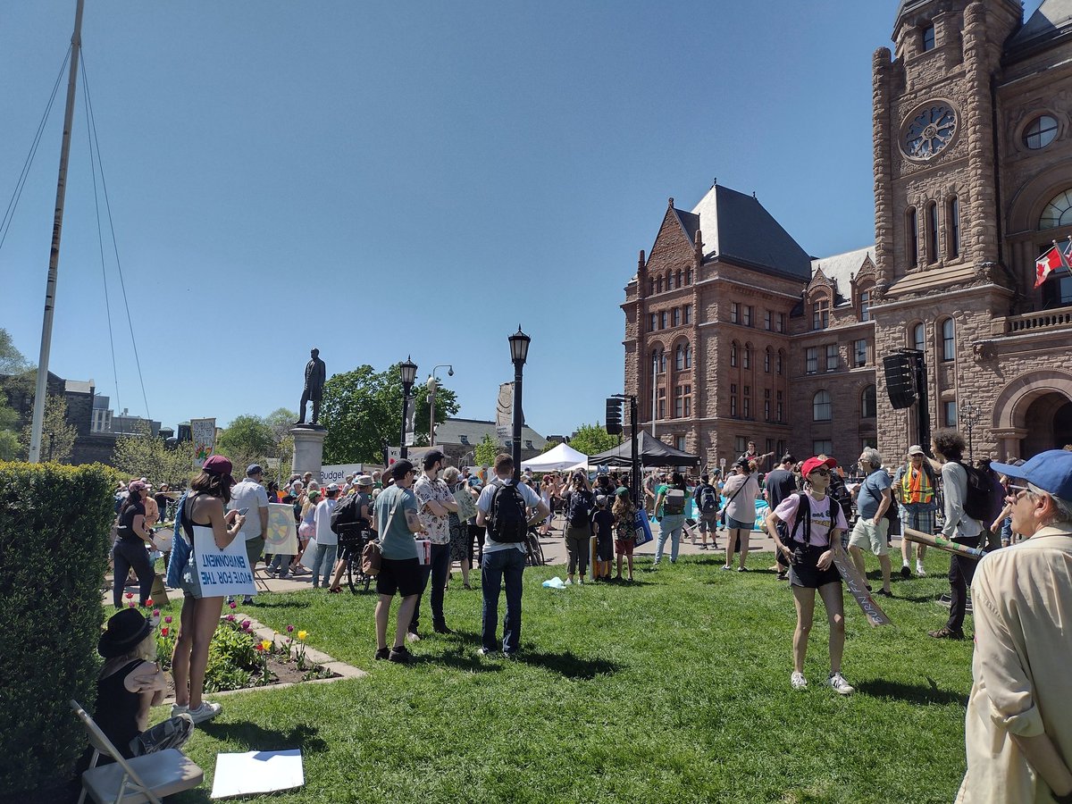 SustainableLisa's tweet photo. Rally for climate action @envirodefence #ClimateActionNow https://t.co/8tHc9vT0SA