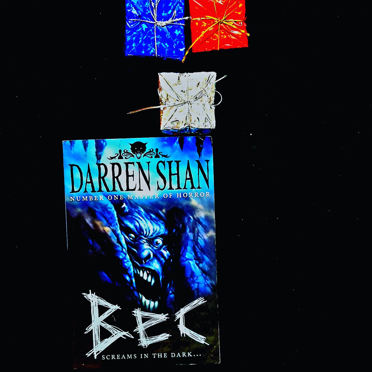 MiduHadi's tweet photo. #demons and #warriors the book #bec by #darrenshan has it all. Have you read anything by the #author? How did you like it?
#midureads #newpurchase #demonata #blue #whiteonblue #2022 https://t.co/cudzwkKF7h