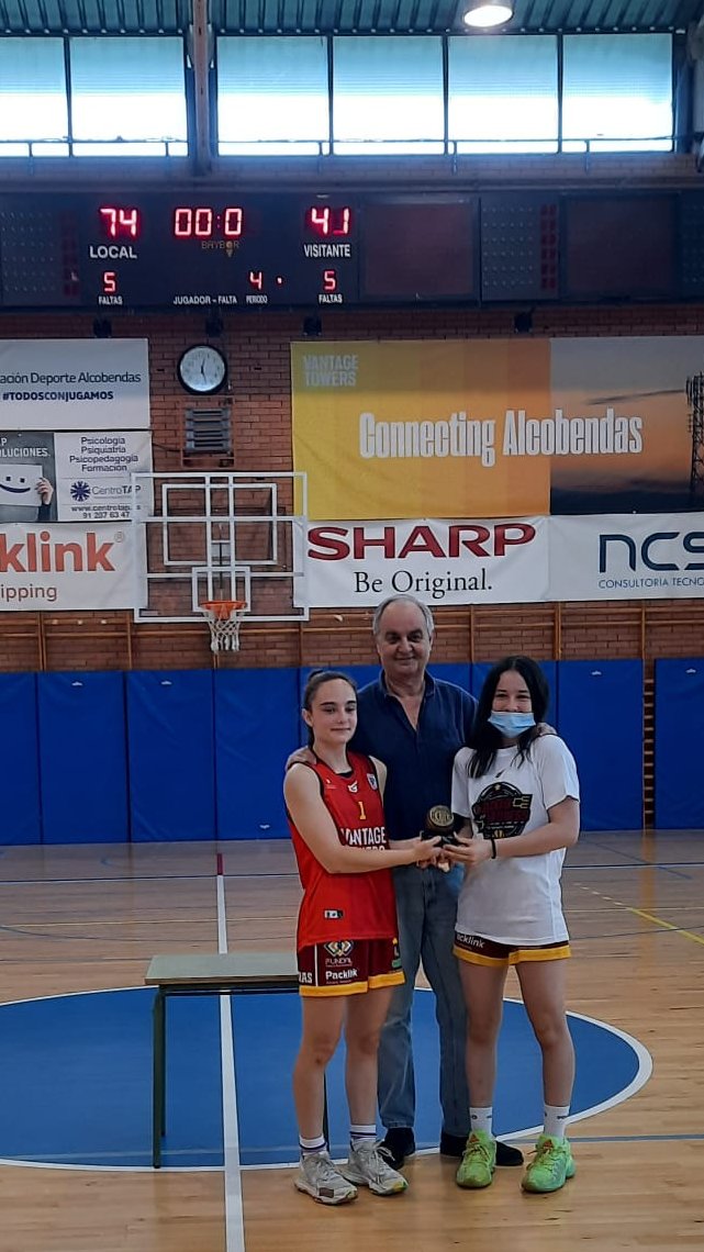 cbalcobendas's tweet photo. #CanteraCBA ⛹️‍♀️⛹️‍♂️

¡Victoria de nuestro #InfAFem !

Partidazo que hace que nos llevemos el torneo #SanIsidro contra @ubvillalba  (74-41)

¡Enhorabuena chicas!

#SienteElGranate https://t.co/8v9bVI7PuP