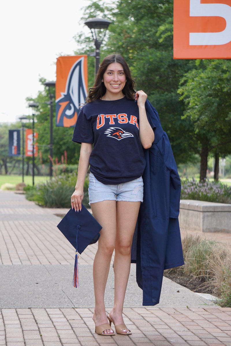 aprilparsonss's tweet image. today I graduate from the University of Texas at San Antonio with a B.S. in Mechanical Engineering
🧡💙 #utsagrad22