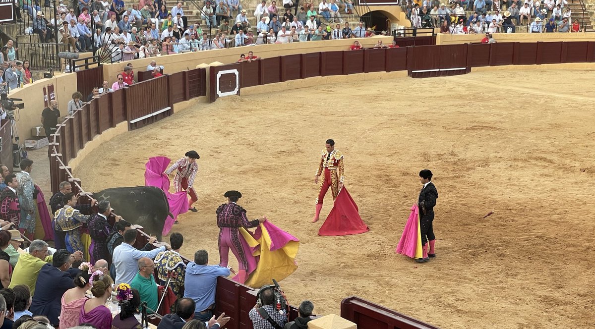 PRENSA PEPE MORAL (@pepemoraltorero) on Twitter photo Tarde de raza y firmeza, sin espada, de <a href="/PPMoral/">Pepe Moral</a> ante una muy dura y sin opciones corrida de Cuadri en Osuna. Próxima parada Madrid. #NaturalEterno Tarde de raza y firmeza, sin espada, de <a href="/PPMoral/">Pepe Moral</a> ante una muy dura y sin opciones corrida de Cuadri en Osuna. Próxima parada Madrid. #NaturalEterno
