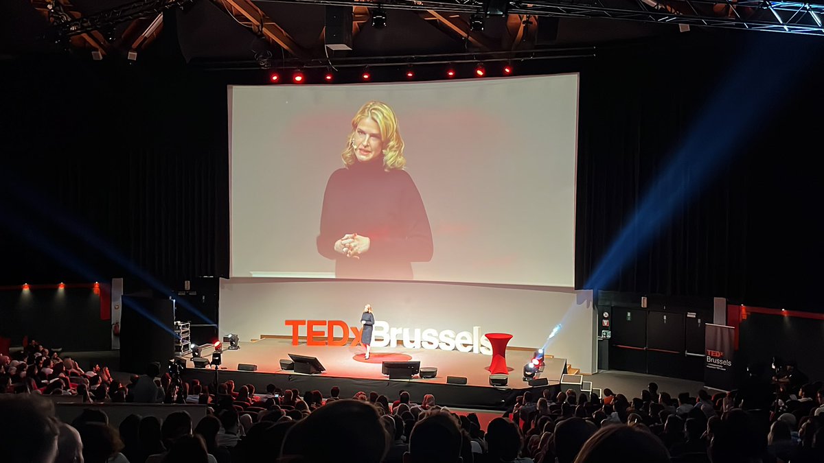 alibiap's tweet photo. @SabinaCiofu “33% of female workforce by 2022 in the tech sector is not enough”! Great talk on ideas for promoting gender diversity in #STEM jobs @TEDxBrussels https://t.co/D8l5pnLte9
