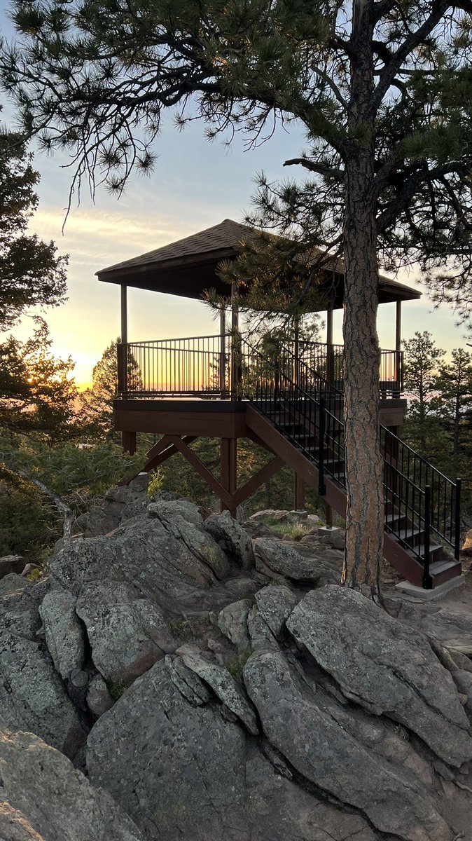 Suley5676's tweet photo. Sunrise at Mount Falcon Park. 

Hike no: 20
Week no: 19
Total elevation gained: 33,711 feet
Total miles hiked: 152.4 
#hiking #52hikechallenge  @douglascountyco https://t.co/hUKtp8QGyj