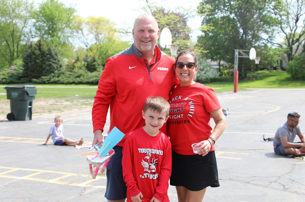 Hunt_EdLeader's tweet photo. One of the many great @barrington220 teachers but this one made Hawk’s day at k-5 STEM day. Thank you @debscanlan220 https://t.co/tly5CbZen1