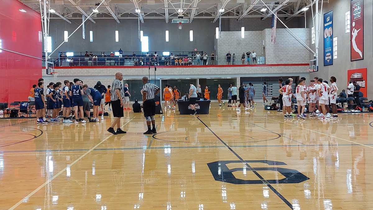 AlamoCityHoops1's tweet photo. COURT 6
@EliteArnold and El paso titans are heading into the big OT!
@Dwain44040924
#Centexhoopsfest
#Alamocityhoops https://t.co/VoQN750WH3