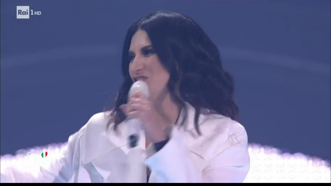 aleferaz's tweet photo. QUESTA ICONA INTERNAZIONALE DI LAURA PAUSINI MIO DIO CHE REGINA

#Eurovision #Eurovision2022 #EscIta https://t.co/3PxFtS7NnA