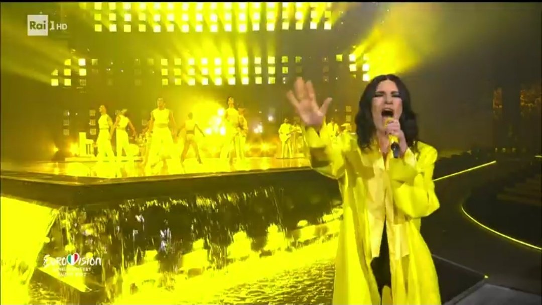 aleferaz's tweet photo. QUESTA ICONA INTERNAZIONALE DI LAURA PAUSINI MIO DIO CHE REGINA

#Eurovision #Eurovision2022 #EscIta https://t.co/3PxFtS7NnA