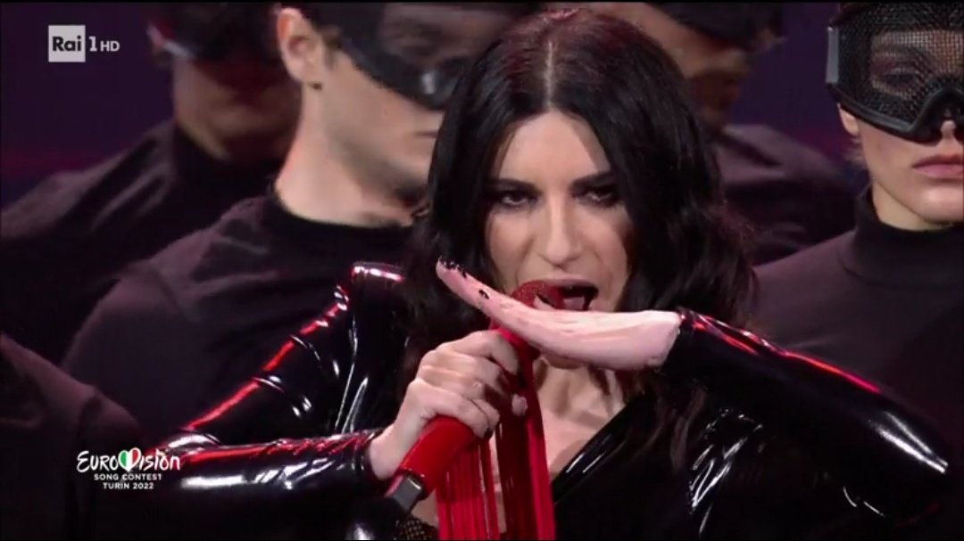 aleferaz's tweet photo. QUESTA ICONA INTERNAZIONALE DI LAURA PAUSINI MIO DIO CHE REGINA

#Eurovision #Eurovision2022 #EscIta https://t.co/3PxFtS7NnA