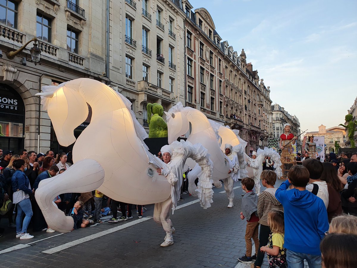StphanieFasquel's tweet photo. Rêve équestre #UtopiaLille #lille3000 https://t.co/Obcxvo47tD