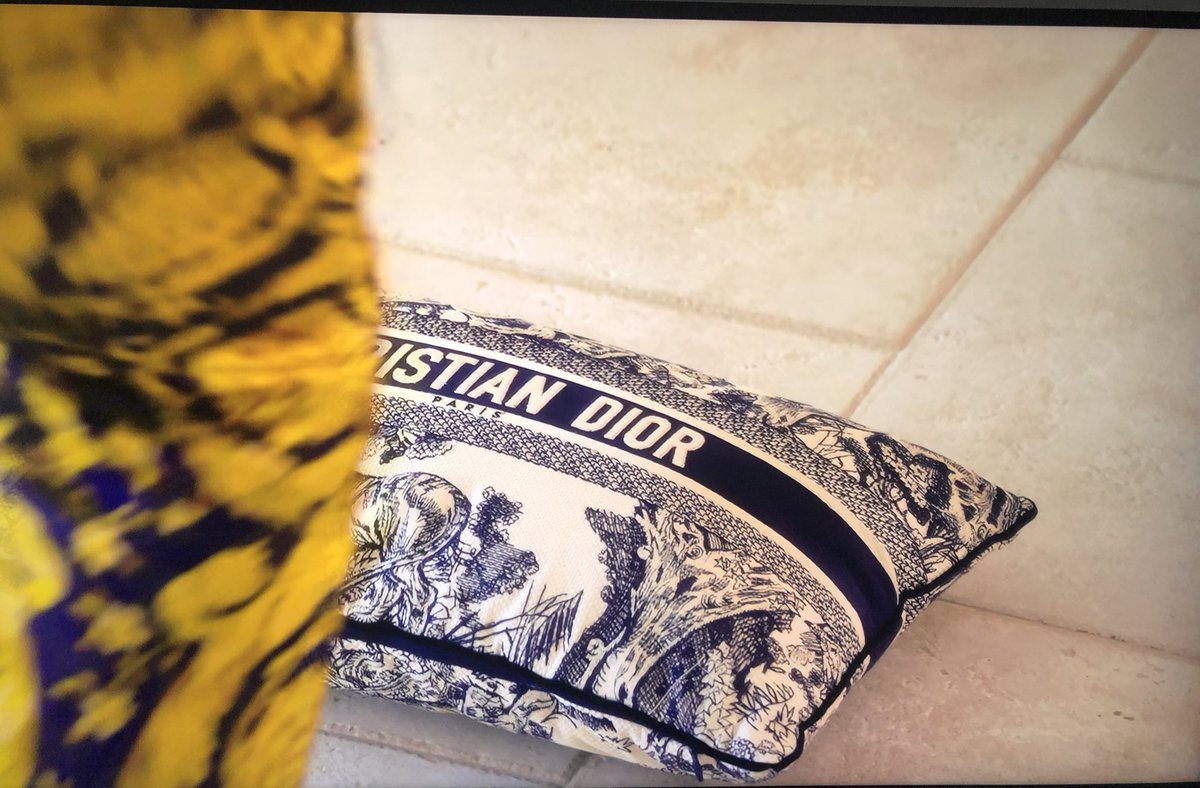 popcornshowchat's tweet photo. Why is kane praying on a christian dior cushion 😂 so unnecessary #kanelim #BlingEmpireS2 #BlingEmpireNetflix #BlingEmpire https://t.co/MZjh5XUvuL