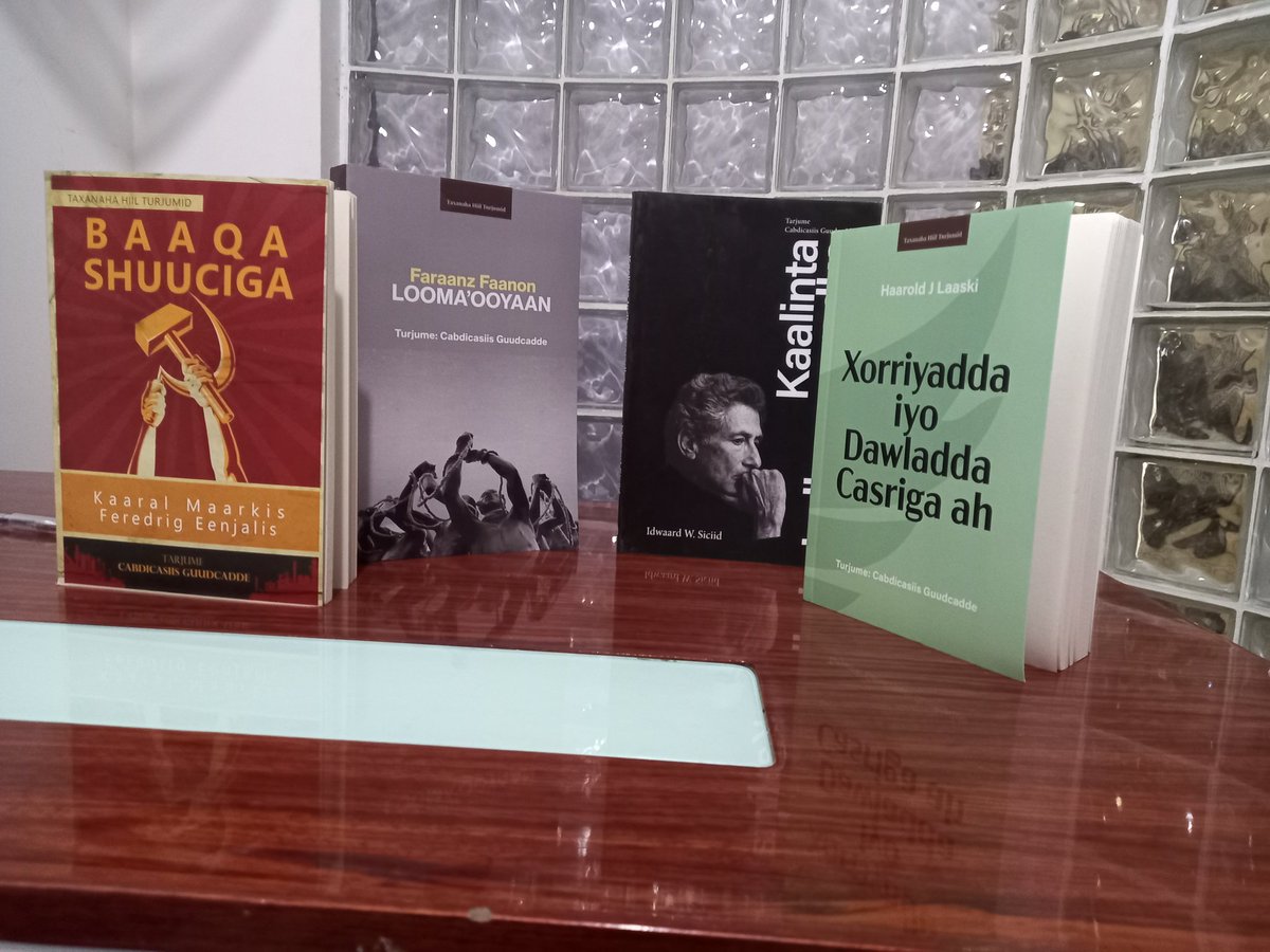 Dhammaan buugagga aan turjumay intooda daabacan (oo halkan ku sawiran) waxa aad ka heli kartaan xarunta <a href="/HiilPress/">Hiil Press</a> iyo meheradaha ay gacansaarka leeyihiin. Inta kale waad ogaydeen, waxa se hadda cusub turjumaadda buuggii Haarold J Laaski ee "Xorriyadda iyo Dawladda Casriga ah."
