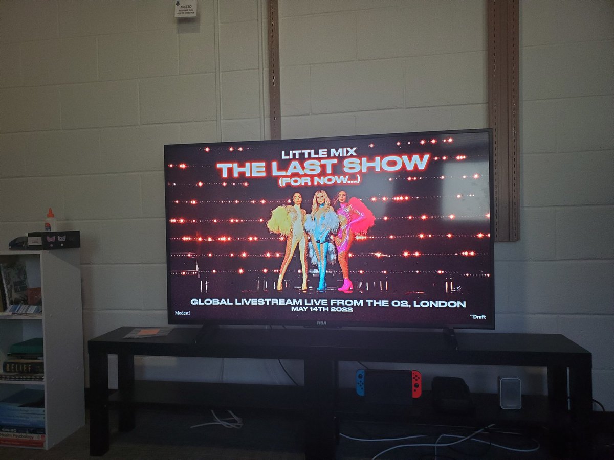 MeloDelta's tweet photo. ready to sing and cry IM READDY #LittleMixLastShow 🇨🇦 https://t.co/DFwkvKWq8A