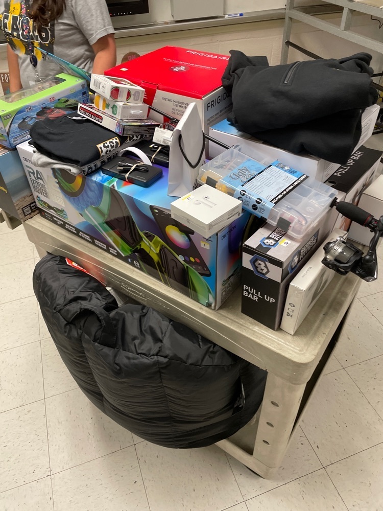 eagles_jcms's tweet image. Don’t worry! 8th grade celebration (ONLY JCMS in-person 8th graders) is STILL on! We may have to move inside but it will still happen! Get ready guys!!! It’s going to be awesome!