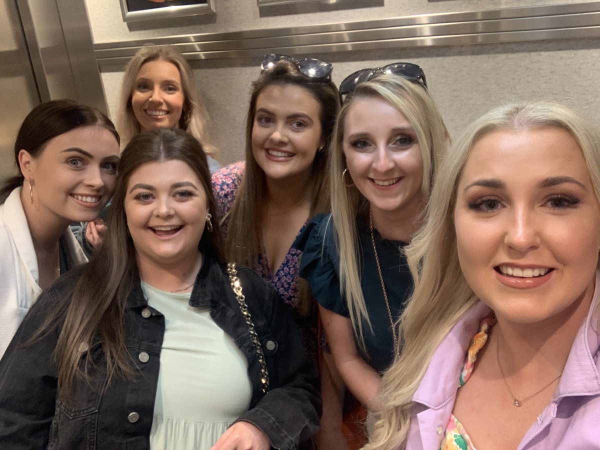 hollypower2's tweet photo. #LittleMixLastShow we love you 💛💛💛💛💛 put us on the screen in the cinema https://t.co/LF0gTyJ0Ma