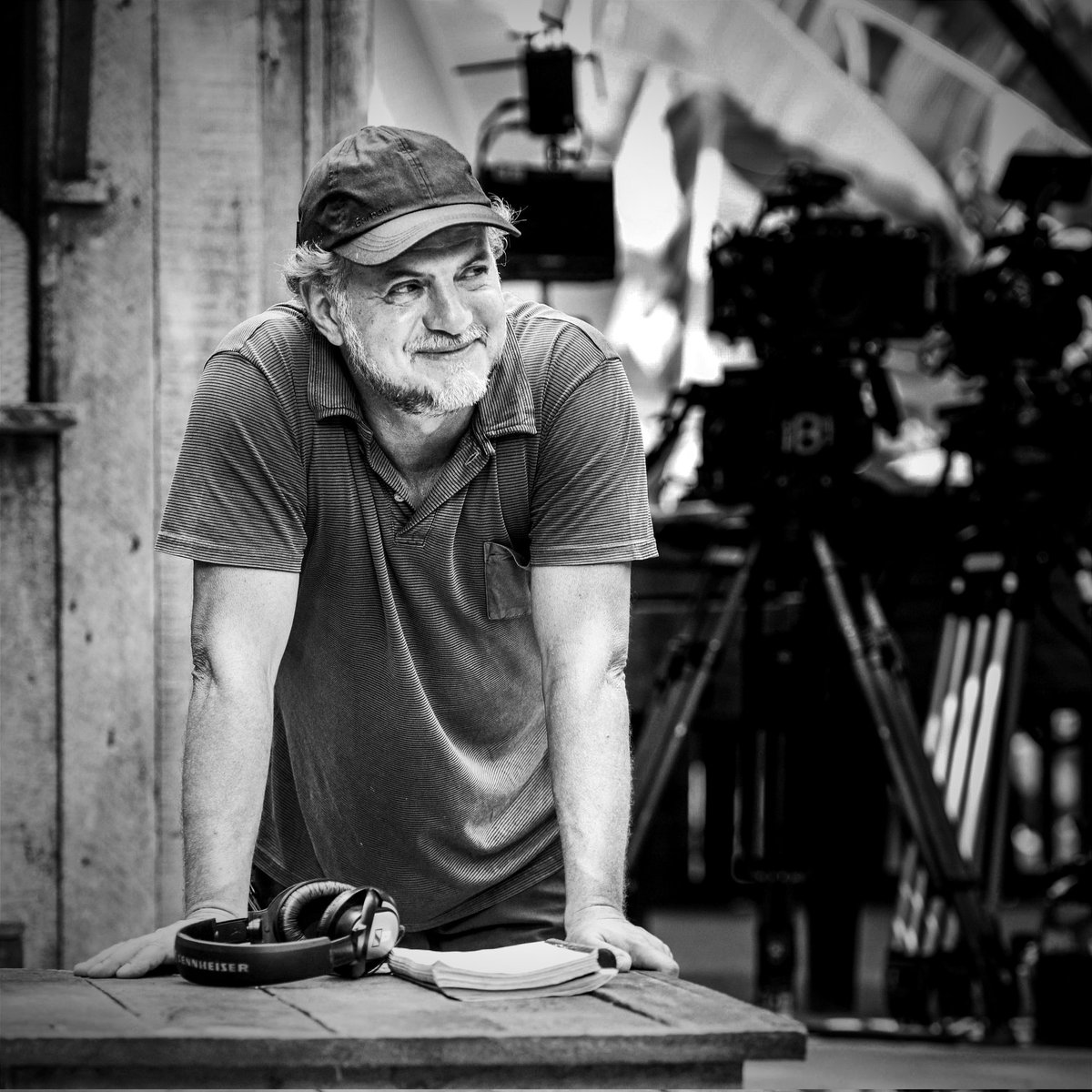 Conspiracao's tweet photo. Vamos chorar pelo nosso amigo e diretor genial, que nos deixa filmes, séries e documentários incríveis. Nos seus projetos, Breno Silveira sempre imprimiu sua busca incansável pela excelência e soube como poucos usar a força do seu olhar para retratar o Brasil. https://t.co/2Qirnyq7nq