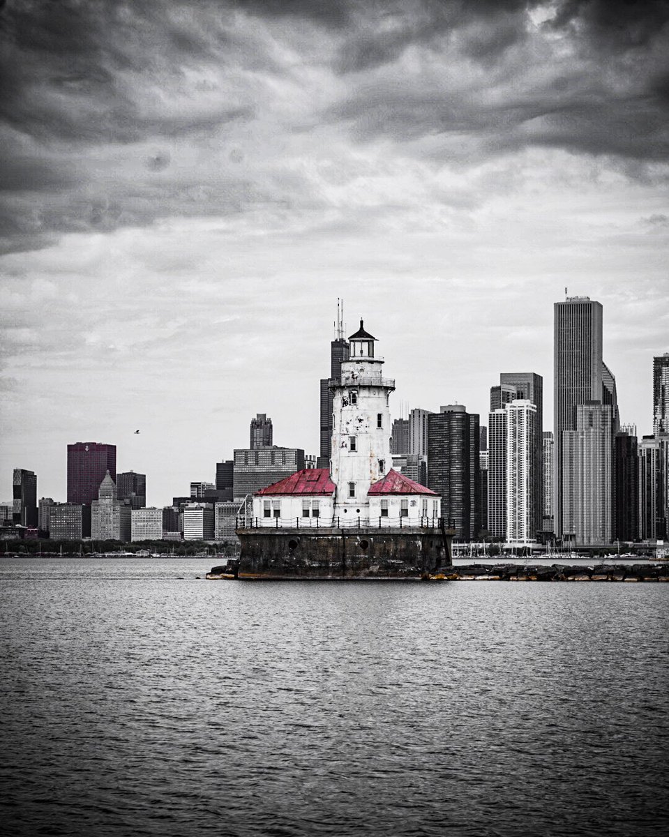 tjsopoci's tweet photo. The Chicago Harbor Lighthouse is an automated active lighthouse, and stands at the south end of the northern breakwater protecting the Chicago Harbor, to the east of Navy Pier and the mouth of the Chicago River. #lighthouse #chicago #blackandwhite https://t.co/S3bLeRnQQd