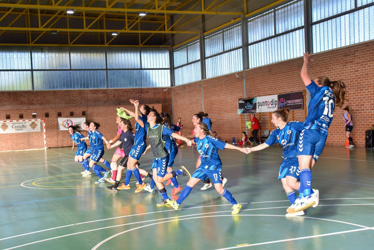 femecastellon's tweet photo. Señoras, señores,
Sí. Lo hicimos. Somos campeonas en Segunda División.
𝐂𝐀𝐌𝐏𝐄𝐎𝐍𝐀𝐒 𝐃𝐄 𝐋𝐈𝐆𝐀

Castelló tiene un equipo de fútbol sala campeón en Segunda División. 
Somos Bisontes Castellón.

#VamosBisontes #Castello #CSEscenarioDeportivo #LEsportMouCastello #Bisontas♀️ https://t.co/9AofJ1Xj0I