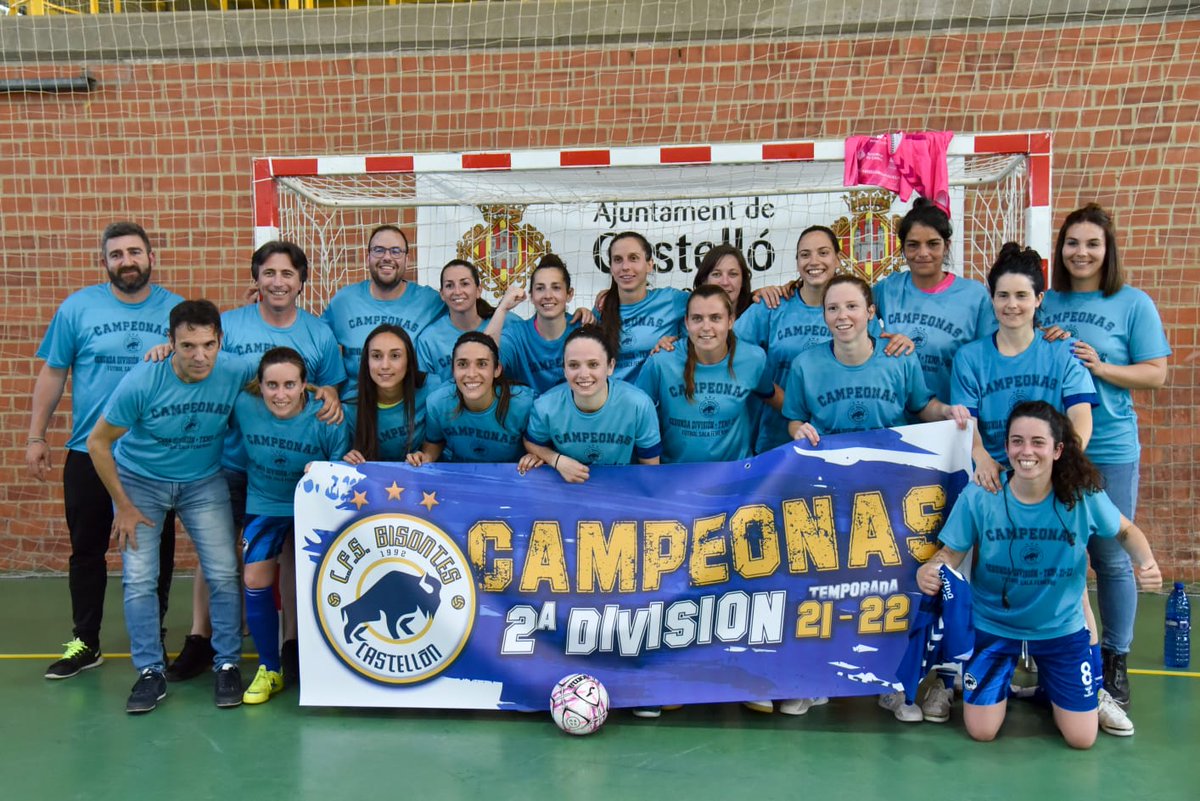 femecastellon's tweet photo. Señoras, señores,
Sí. Lo hicimos. Somos campeonas en Segunda División.
𝐂𝐀𝐌𝐏𝐄𝐎𝐍𝐀𝐒 𝐃𝐄 𝐋𝐈𝐆𝐀

Castelló tiene un equipo de fútbol sala campeón en Segunda División. 
Somos Bisontes Castellón.

#VamosBisontes #Castello #CSEscenarioDeportivo #LEsportMouCastello #Bisontas♀️ https://t.co/9AofJ1Xj0I