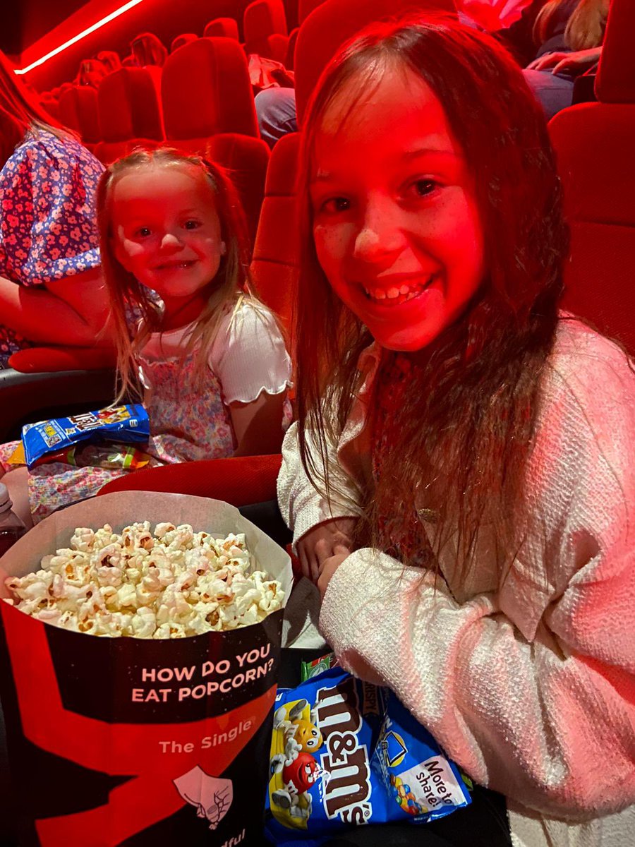 barrett_aimee's tweet photo. Girly night 💖💖💖 #LittleMixLastShow https://t.co/pb44khwZHE