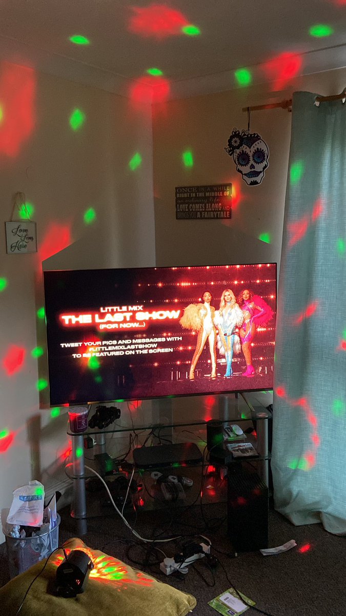 JennaGaGa's tweet photo. Ready with my disco ball! #LittleMixLastShow https://t.co/YJJMgeCtEl
