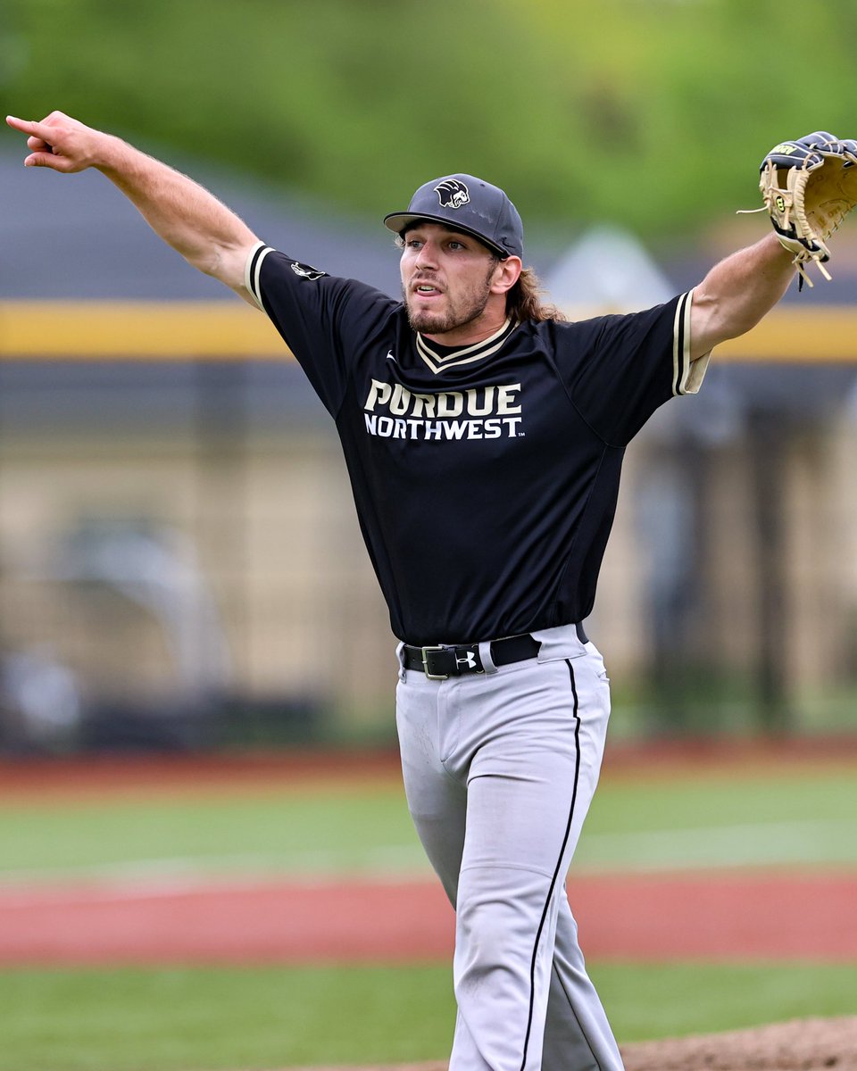 Sam Shively logged the final 3 innings on the mound on short rest &amp; earned his 4th win.

He also produced a 2-out single to advance a runner to 3rd in the 11th inning… in his first career at-bat!

#RoarPride