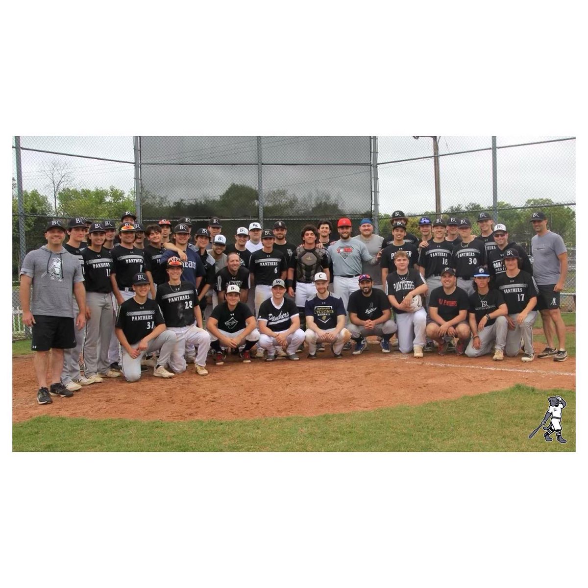 Thank you to all of our graduates who came out to make our Alumni Game a huge success!

📸: Lynn Goldberg