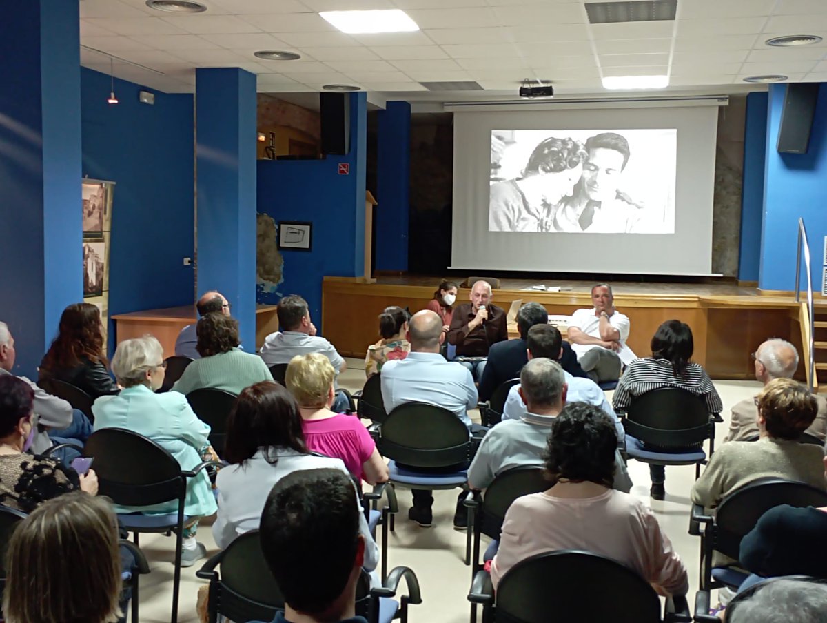 👏👏 Gran èxit a la Nit del museus a El Pinell de Brai; versos per la pau.