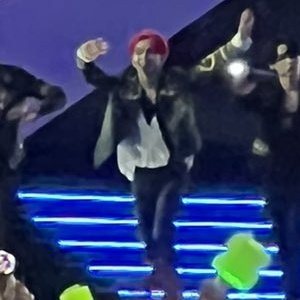 uwonyjw's tweet photo. low quality but you can see how happy jungwon is after their performance 🥺💗

#ENHYPEN #ENHYPEN_JUNGWON #JUNGWON #정원 #KPOPFLEX #ENHYPENinGermany 
#KPopFlexWithENHYPEN
@ENHYPEN_members @ENHYPEN https://t.co/mcARbcscO3