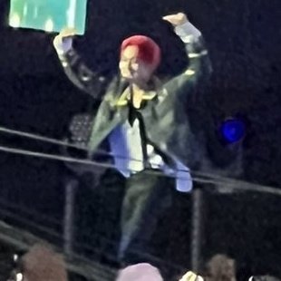 uwonyjw's tweet photo. low quality but you can see how happy jungwon is after their performance 🥺💗

#ENHYPEN #ENHYPEN_JUNGWON #JUNGWON #정원 #KPOPFLEX #ENHYPENinGermany 
#KPopFlexWithENHYPEN
@ENHYPEN_members @ENHYPEN https://t.co/mcARbcscO3