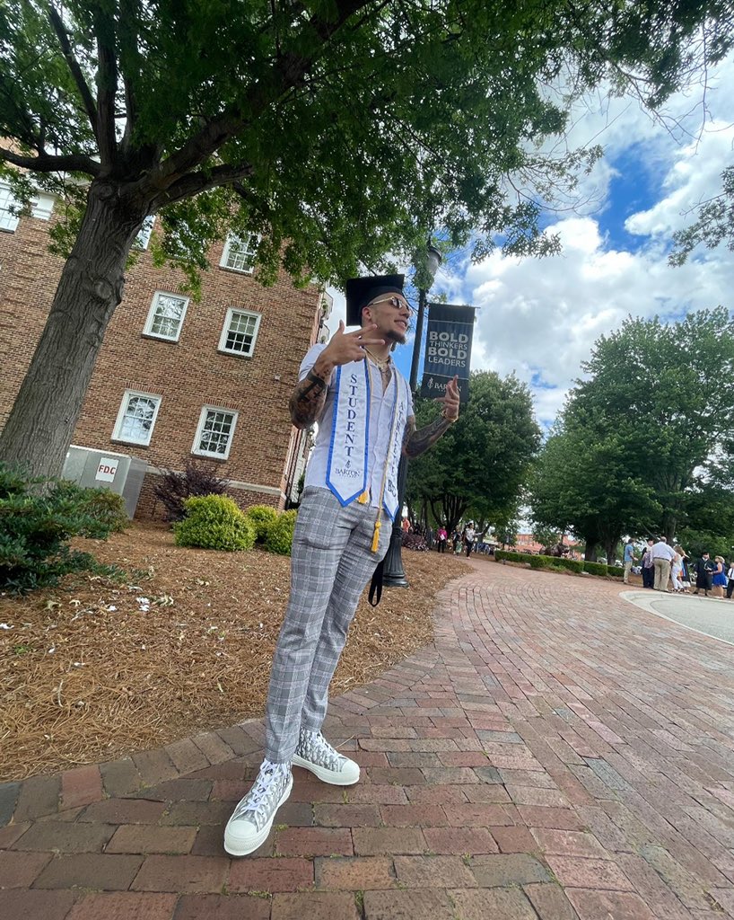 Cinco_j5's tweet photo. Lost my scholarship and got kicked outta school with a 1.5 GPA. Struggled to find my way back and took the JUCO route. Today I graduated with a 3.5 GPA as an honor student athlete. If you got a vision don’t lose sight of it. This means everything to me 💙 
Next stop Arizona 📍 https://t.co/2rmVjrXaFH