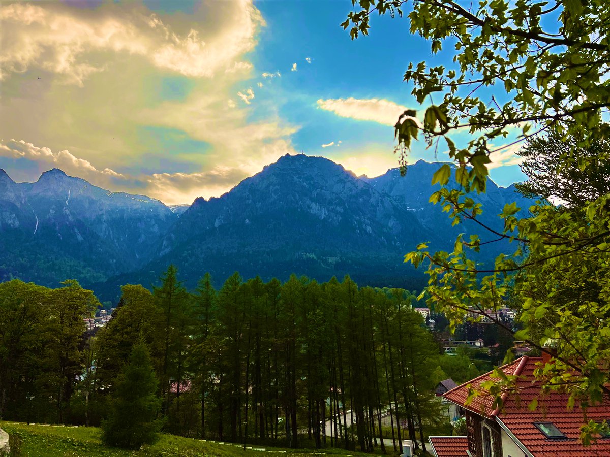 adspedia's tweet image. This has been yet another super-packed Innovation Week (#PlatformWeek) at Cloudflare. And for the weekend we chose to unwind with the kids and visit the Cantacuzino Castle, in Bușteni, Romania. Great choice. #Romania #History #Cantacuzino