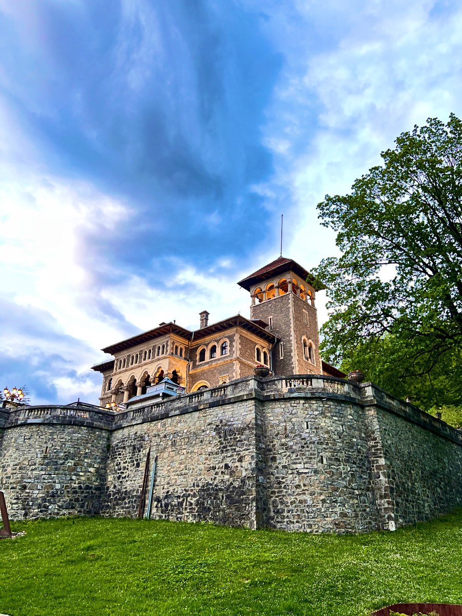 adspedia's tweet image. This has been yet another super-packed Innovation Week (#PlatformWeek) at Cloudflare. And for the weekend we chose to unwind with the kids and visit the Cantacuzino Castle, in Bușteni, Romania. Great choice. #Romania #History #Cantacuzino