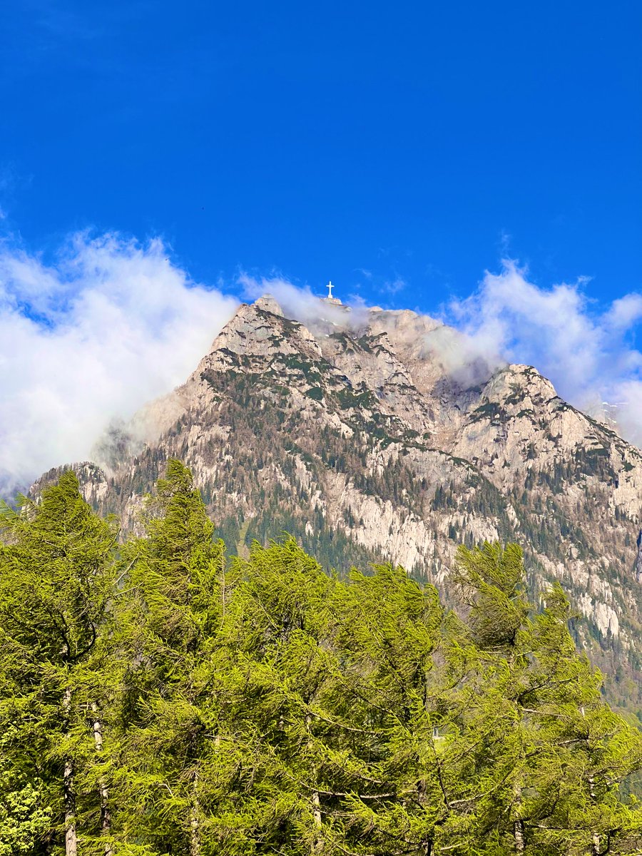 adspedia's tweet image. This has been yet another super-packed Innovation Week (#PlatformWeek) at Cloudflare. And for the weekend we chose to unwind with the kids and visit the Cantacuzino Castle, in Bușteni, Romania. Great choice. #Romania #History #Cantacuzino