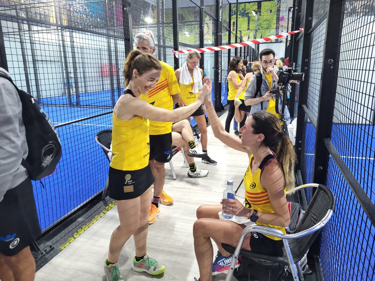 FCatalanaPadel's tweet photo. 🏆 #CESSAAVet / Selecció 🚺
📍Coruña Sport Centre

🔝 A LA FINAL 🔝

Les noies consegueixen un lloc a la Final de demà, després de guanyar a la selecció de la  @PadelCV per 4/1 

Resultats 
👉 https://t.co/rdk4Rmkcyk

FELICITATS 👏👏
#YesWeCAT

#Pàdel  #Seleccions #Catalunya https://t.co/mjP4vkQfE6