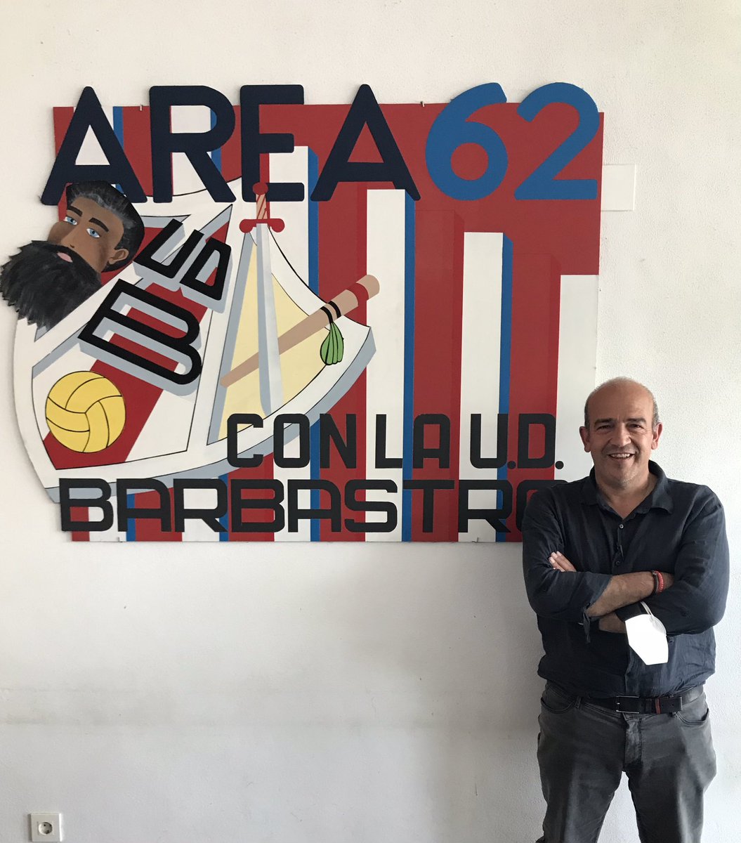 UD_Barbastro's tweet photo. Nuestro Presidente @ratoar presidió la comida fin de temporada cortesía de uno de nuestros principales patrocinadores, #AREA62 

AREA62 siempre con la UD Barbastro 🔴⚪️ https://t.co/aB1oMfZiGd