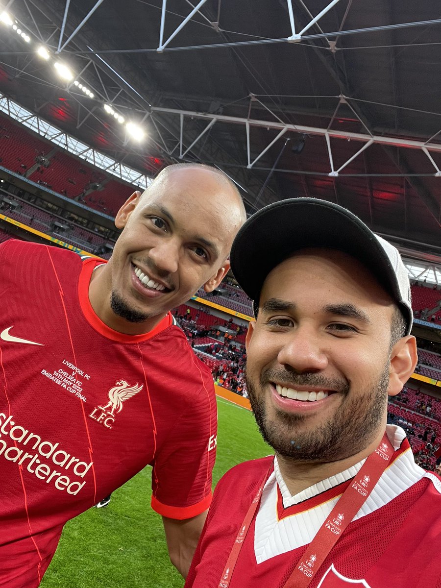 werevertumorro's tweet photo. Felicidades hermanitos. Los veo en el bulldog al rato. @EmiratesFACup #EmiratesFACup https://t.co/jlv5uEasL6
