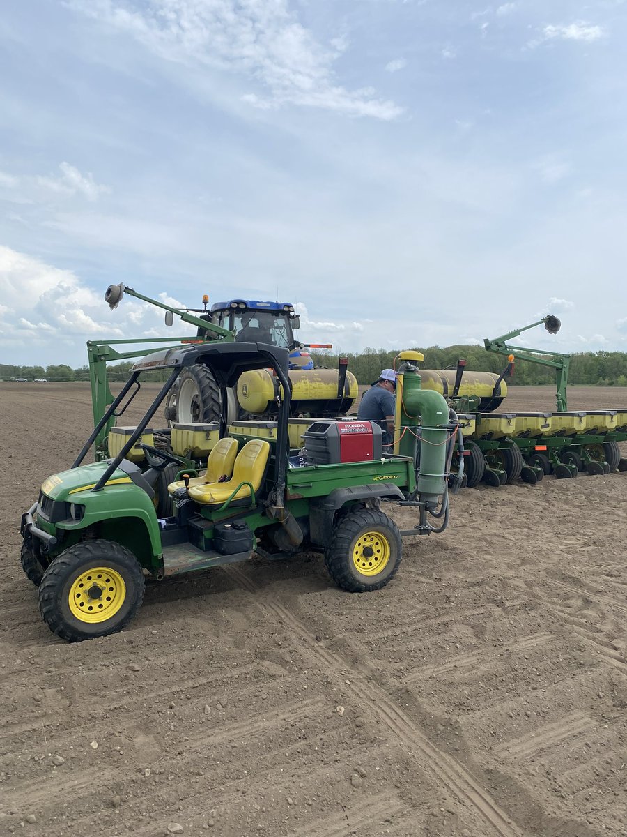 SeedNEWS4You's tweet photo. Getting after it in Edmore, MI πͺ π½ #getPERFORMANCE https://t.co/YPAL3SgvwC