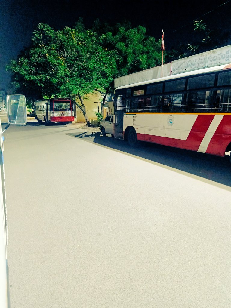 Priyank41223414's tweet photo. That's why am love Hyderabad so much
Time-11.45pm
Place- Hayat Nagar Bus Depot
Very Clean and Silence area...Not a single chocolate wrapper on road..
Thank you @GHMCOnline
#Hayatnagar
#Cleancity
#Hyderabad
#officebus
@HiHyderabad
@swachhhyd
@GHMCOnline
@GadwalvijayaTRS https://t.co/hRAjhuFbdF