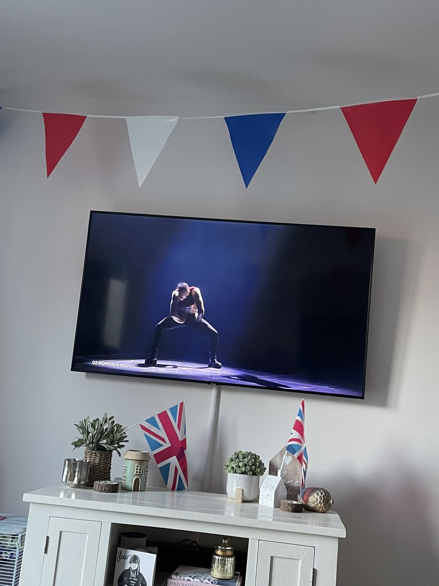 becafletch4's tweet photo. @bbceurovision @grahnort Rebecca, Annabelle, Matty and Sam having our yearly Eurovision party!! Come on Sam 🧑🏼‍🚀🇬🇧 https://t.co/bv1RQ7k61K