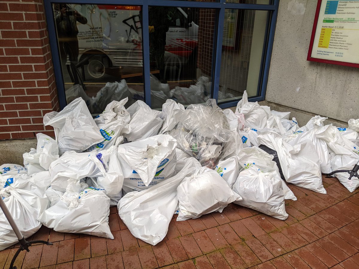 ICromwellVan's tweet photo. Grateful to have had the chance to join a huge group of volunteers (including fellow @OneCityVan candidates @iona_bonamis and @ksigurdson) and early for the Chinatown #CleanupParty. It's a beautiful thing to see so many people pitching in to help out their community!
#Vancouver https://t.co/ApGZC6KwbT