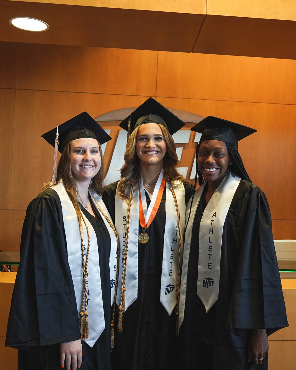 UTEPVB's tweet photo. 🎓 it’s 𝒢𝓇𝒶𝒹𝓊𝒶𝓉𝒾𝑜𝓃 day! https://t.co/Cm4cfgUdZr