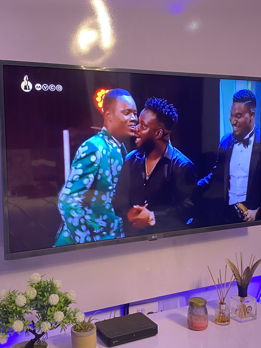 dammiedammie35's tweet photo. This is my fav part !! Oga Sabinus couldn’t believe his eyes😩. He said “Ha, Jesus, I never win award for Lagos before 😂” Well deserved !!! 💯 #AMVCA8 https://t.co/sB6KYA2urF