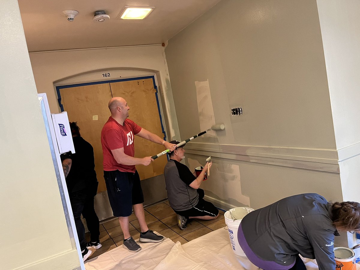 Curran4's tweet photo. Amazing partners #guiry’s and #BenjaminMoore give back to their community with @AmptheCause https://t.co/WWnhCMmmsJ