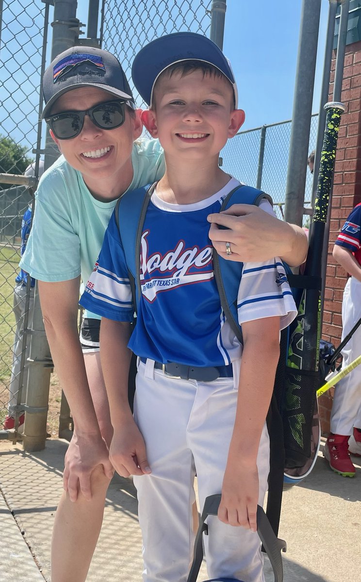 Living that sweet teacher life. Love supporting my kiddos in what they love doing!
#GESShineon