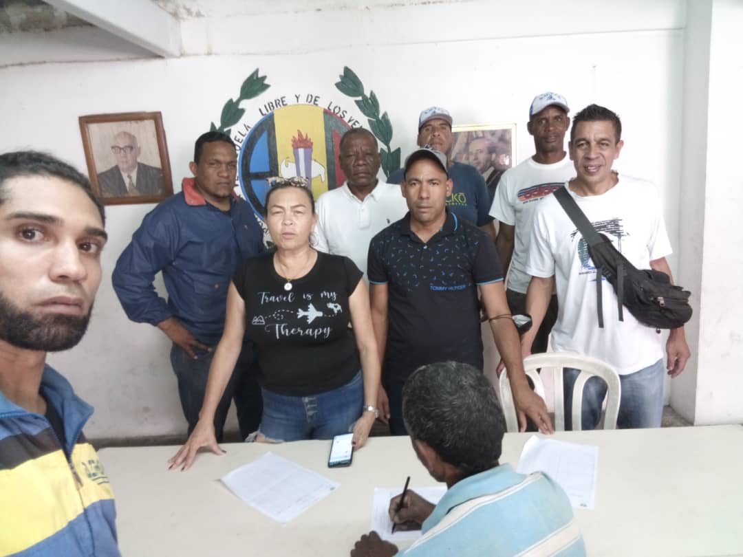 CES_MirandAD's tweet photo. CEM #Sucre censando y recensando a simpatizantes y compañeros desde tempranas horas de la mañana, #ADCaminaConBernabé para renovar las bases del partido de Juan Bimba.
@adbernabe @ADIsraelHerrera @juangutierrez20 @MAELECAD_VE
#CaminandoHaciaEl2024 https://t.co/aIkOaD2qsc