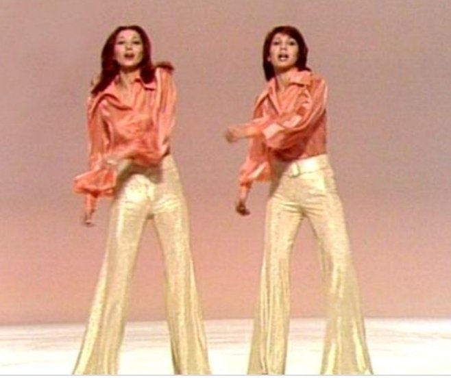 Lau_no_sabe's tweet photo. Las bailarinas de Rumania sin Las Grecas #Eurovision https://t.co/TR2m2fGzy9
