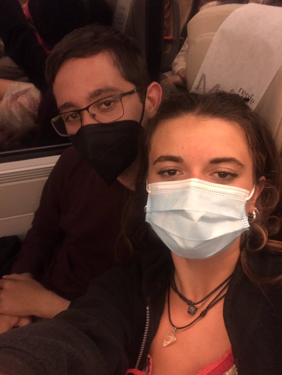 alomar_lara's tweet image. Preparats per veure Eurovision al tren de tornada d Madrid
Con mi @alex_friasr