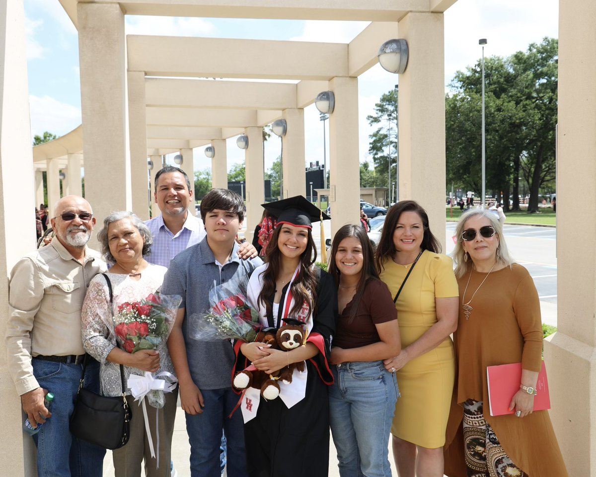 Hats off to our second spring ‘22 grad <a href="/kaylaxceless/">kayla izaguirre</a> 🥳🎓 

#UHGrad #GoCoogs
