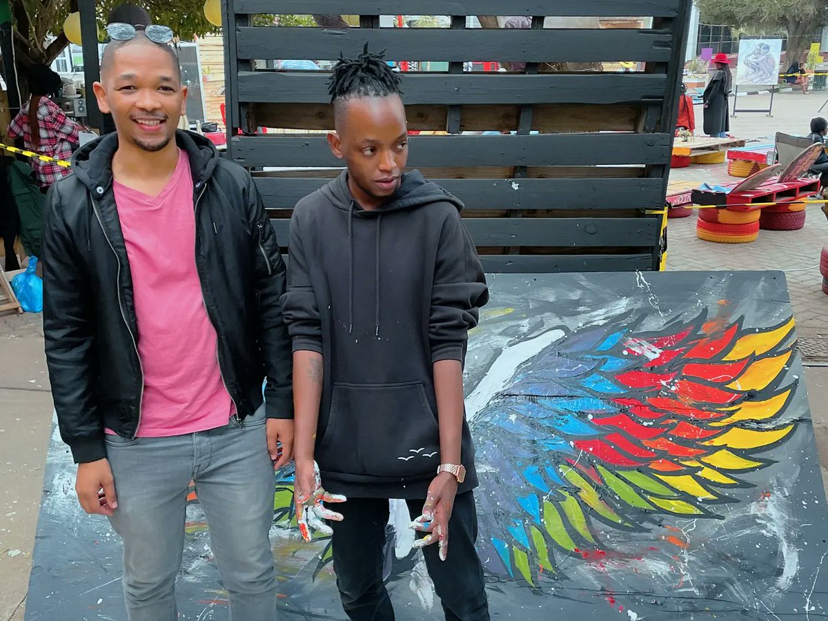 LINCOLN_L_G's tweet photo. Went to fuck up with color today at #DiamondSquare at mainmall. Thank you @mr_bradleyBW for this amazing opportunity 🧡🏳️🌈 did it for US https://t.co/NvG0r8hNcT
