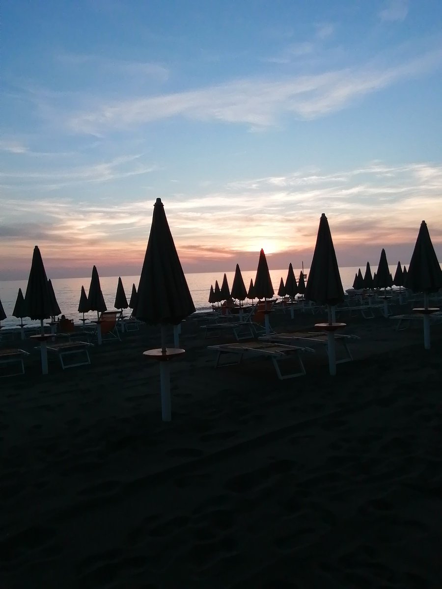 bibiku's tweet photo. @IsolaDeiFamosi Marina di Bibbona #tuscany #toskana #tuscanylovers #tuscanygram #toscana https://t.co/sbvjAlpTUY